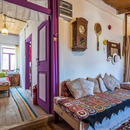 Hobbit House Barbaros Urla